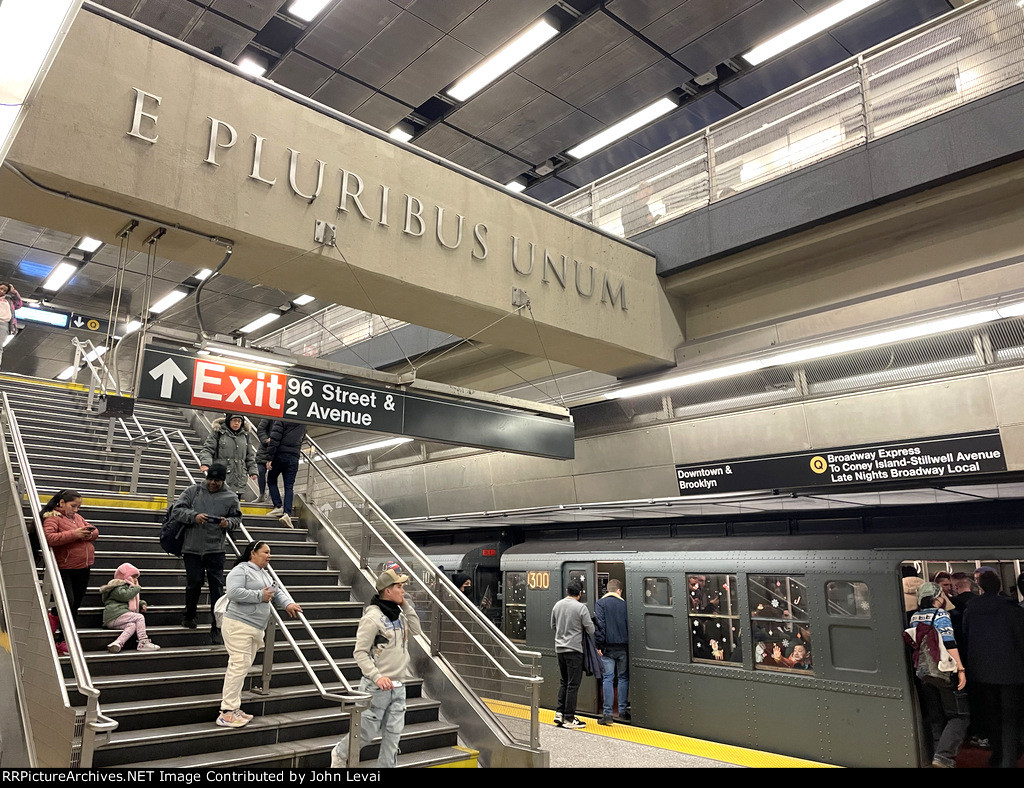 Arnine Car # 1300 at 96th St Station 